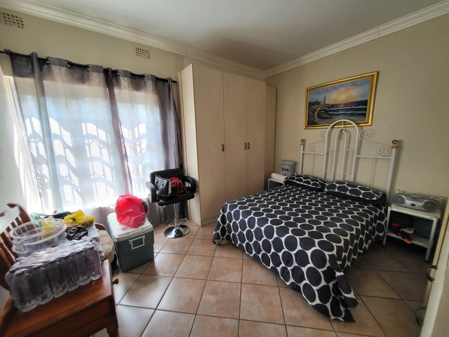 5 Bedroom Property for Sale in Azalea Park North West
